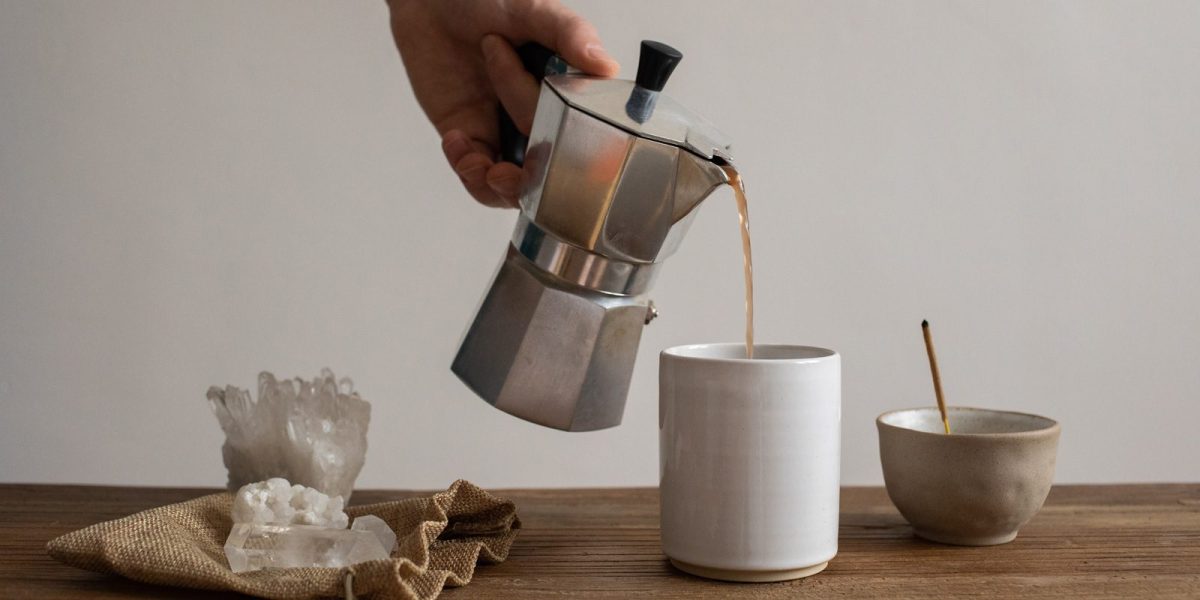 image de l’article de blog au sujet de la cafetière italienne ou machine a cafe italienne et utilisation sur plaque à induction – 3 Bild aus dem Blogbeitrag über die italienische Kaffeemaschine oder den italienischen Kaffeeautomaten und die Verwendung auf Induktionskochfeldern - 3